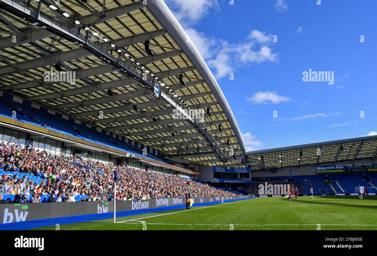 Brighton Regno Unito 19 ottobre 2024 - Una folla record WSL per Brighton all'Amex Stadium durante la partita di football femminile Barclays Super League tra Brighton & Hove Albion e Manchester United all'American Express Stadium , Brighton : Credit Simon Dack /TPI/ Alamy Live News Foto Stock
