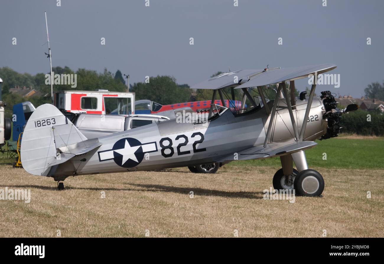 Il Boeing Stearman Model 75 è un biplano americano precedentemente utilizzato come aereo da addestramento militare Foto Stock