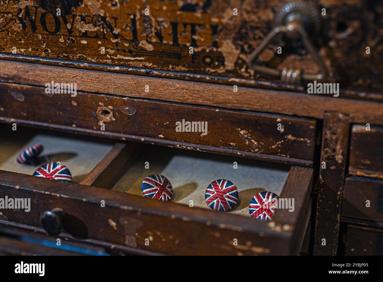 Union Jack Buttons at Taylors Button Shop Londra , Regno Unito Foto Stock Union Jack Buttons at Taylors Button Shop Londra , Regno Unito Foto Stock