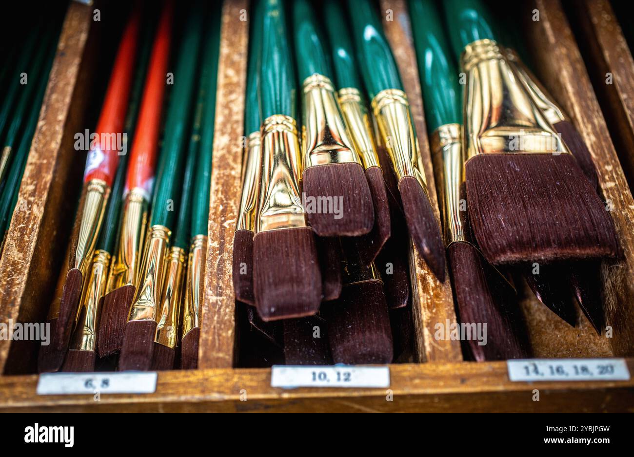 Pennelli artistici di diverse dimensioni Foto Stock