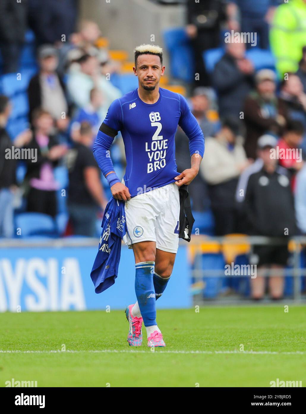 Cardiff City Stadium, Cardiff, Regno Unito. 19 ottobre 2024. EFL Championship Football, Cardiff City contro Plymouth Argyle; Callum Robinson di Cardiff City Credit: Action Plus Sports/Alamy Live News Foto Stock