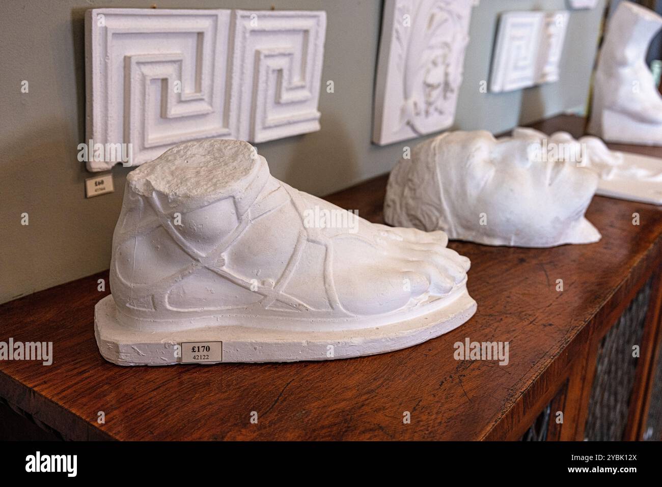 Un modello in gesso del 'piede di Hermes' alla Lassco Brunswick House Foto Stock