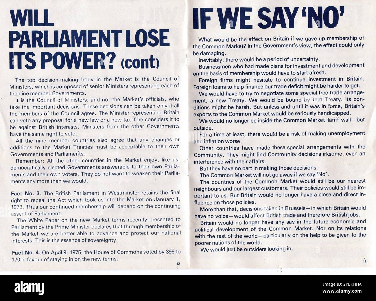 Libretto di campagna pubblicato dal governo laburista di Harold Wilson che raccomanda al Regno Unito di votare per rimanere membri della Comunità europea (mercato comune). Il referendum si è tenuto il 5 giugno 1975 con il voto del Regno Unito per rimanere. Foto Stock