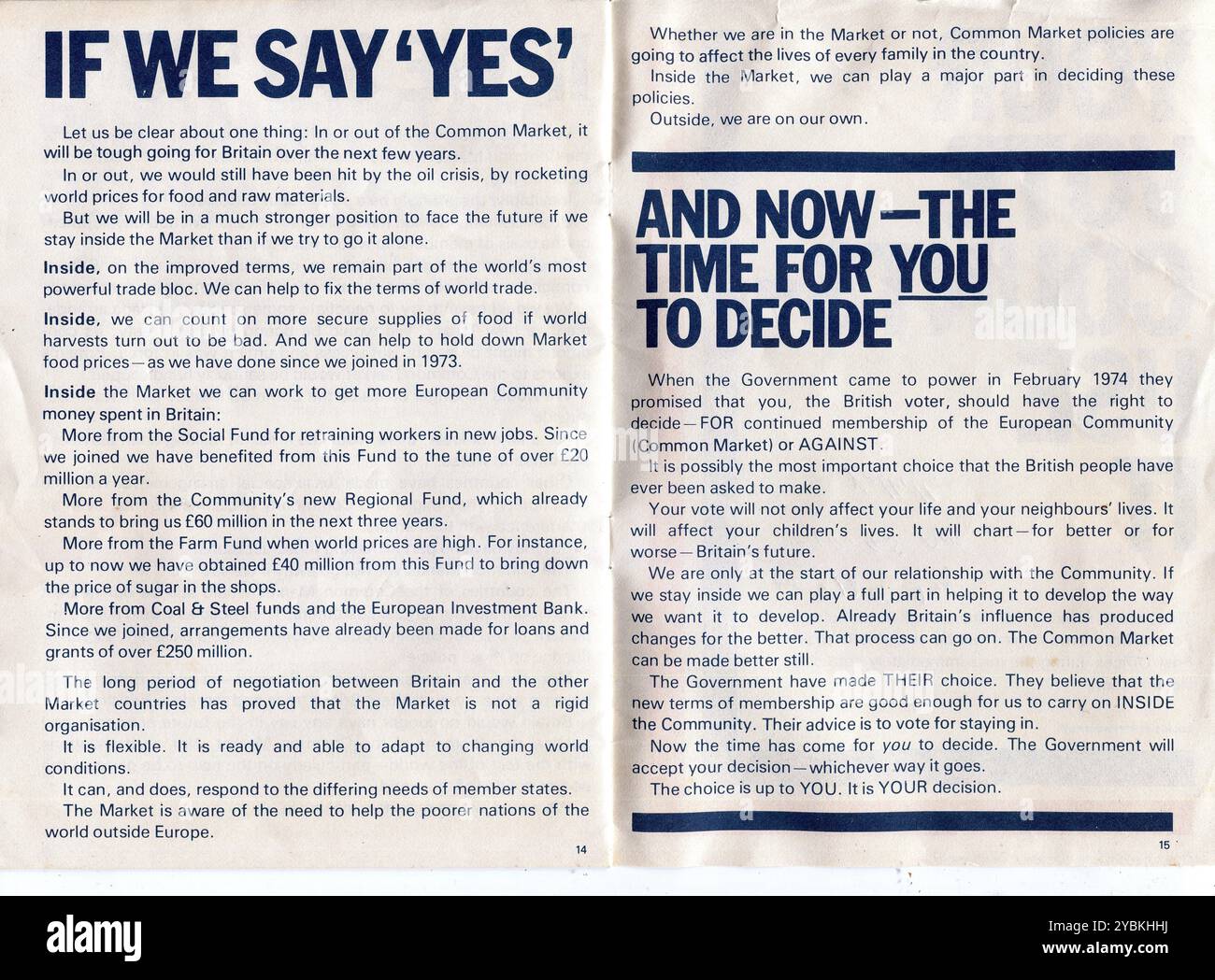 Libretto di campagna pubblicato dal governo laburista di Harold Wilson che raccomanda al Regno Unito di votare per rimanere membri della Comunità europea (mercato comune). Il referendum si è tenuto il 5 giugno 1975 con il voto del Regno Unito per rimanere. Foto Stock