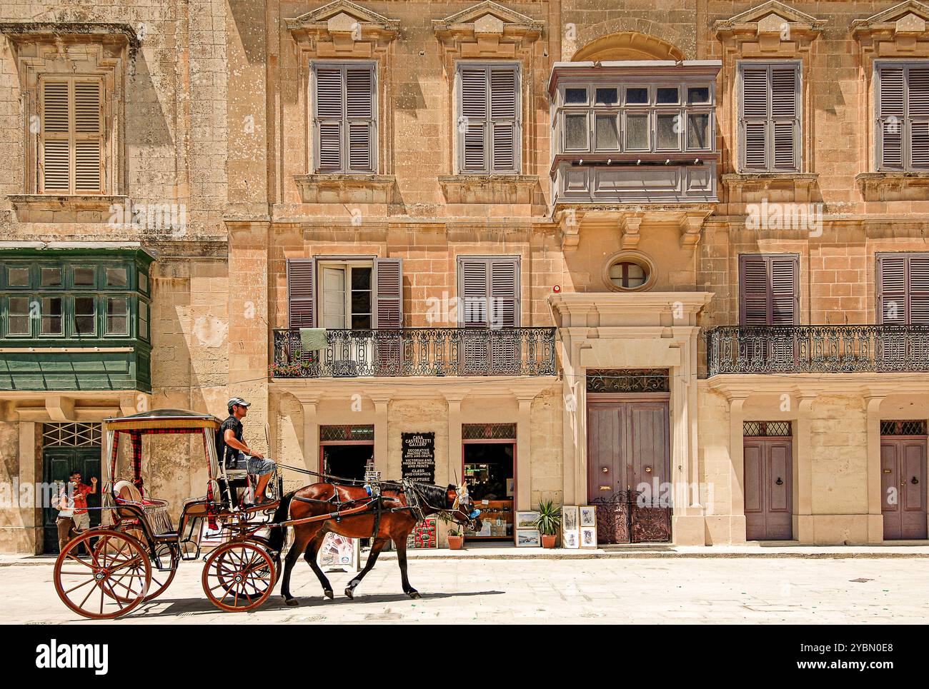 Arcipelago maltese - Isola di Malta - Mdina Una tipica carrozza di legno conosciuta come karrozzin Foto Stock