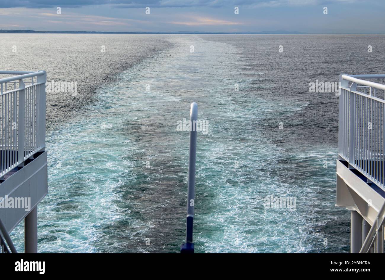Risveglio di un traghetto che attraversa il Mare del Nord Foto Stock