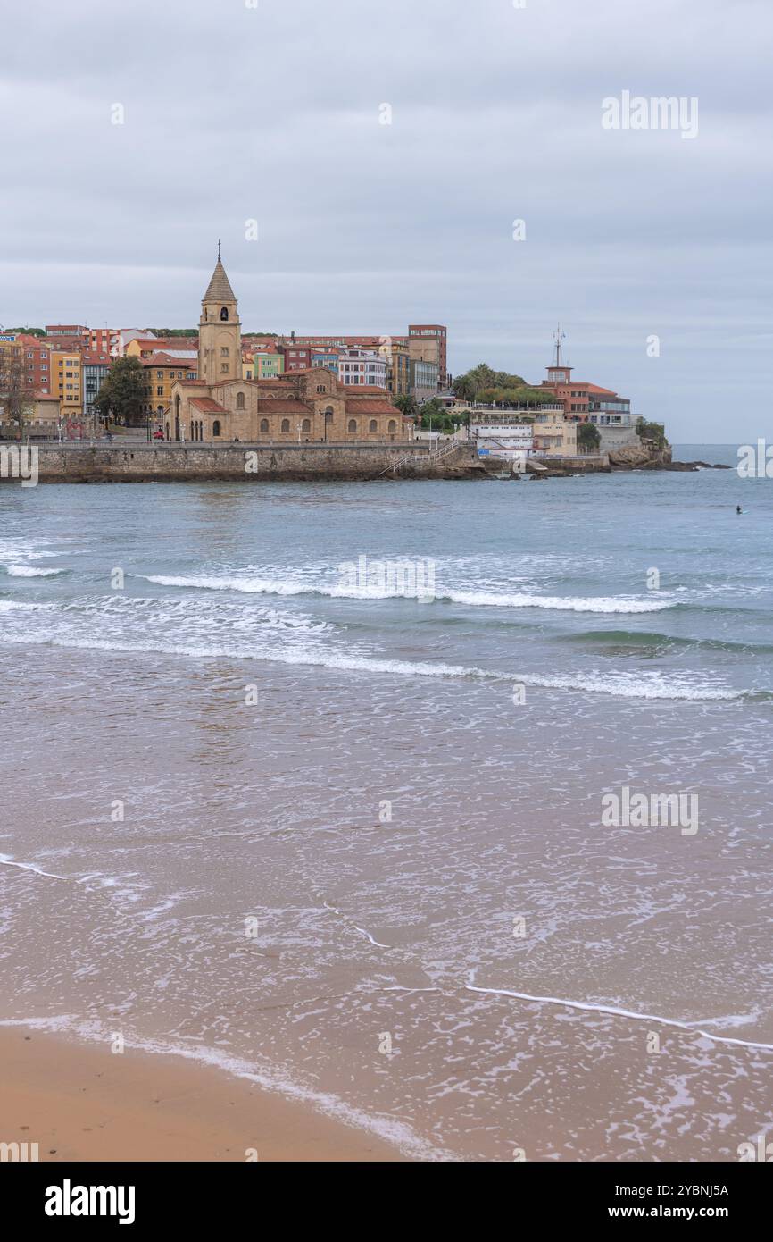 Spiaggia di San Lorenzo, Gijón, Asturie, Spagna, Europa Foto Stock