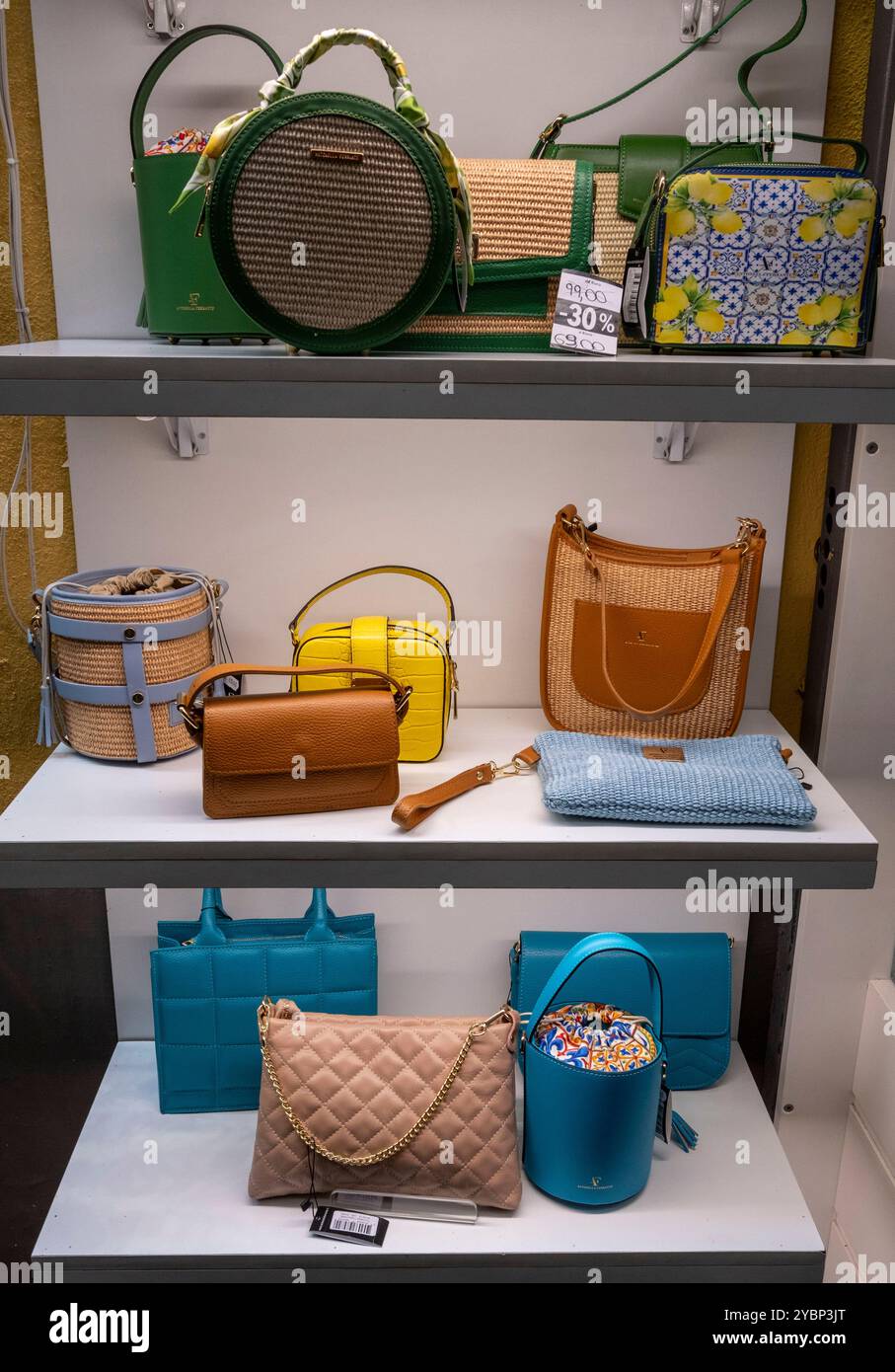 Borse in pelle in vendita, Sorrento, Italia Foto Stock