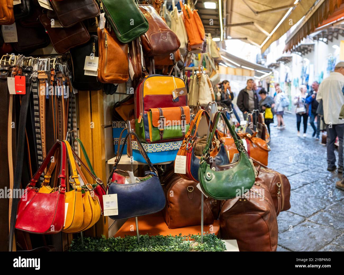 Borse in pelle in vendita, Sorrento, Italia Foto Stock