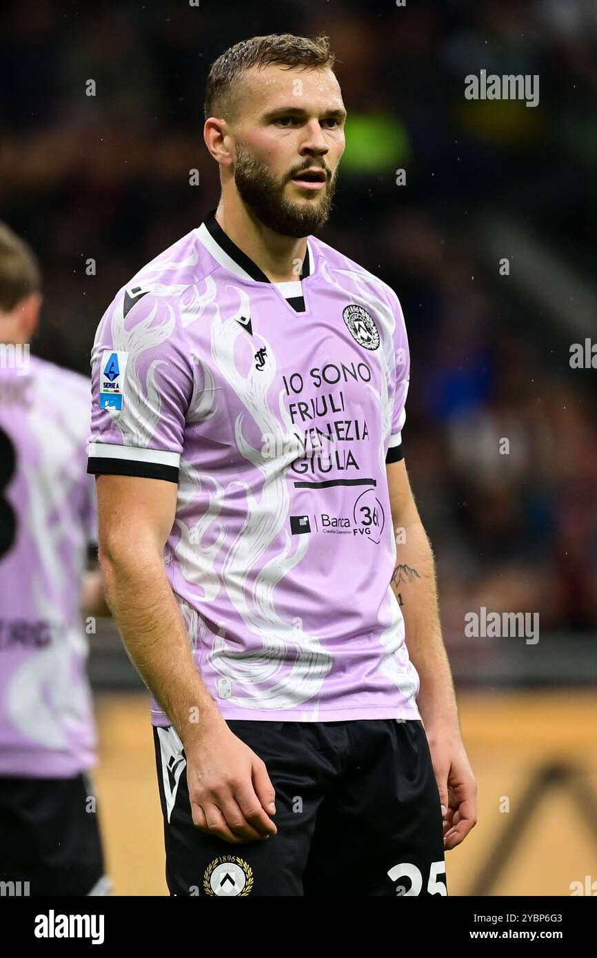 Milano, Italia il 19 ottobre 2024. Jesper Karlström dell'Udinese durante la partita di calcio di serie A tra l'AC Milan e l'Udinese allo Stadio San Siro di Milano, Italia il 19 ottobre 2024 crediti: Piero Cruciatti/Alamy Live News Foto Stock