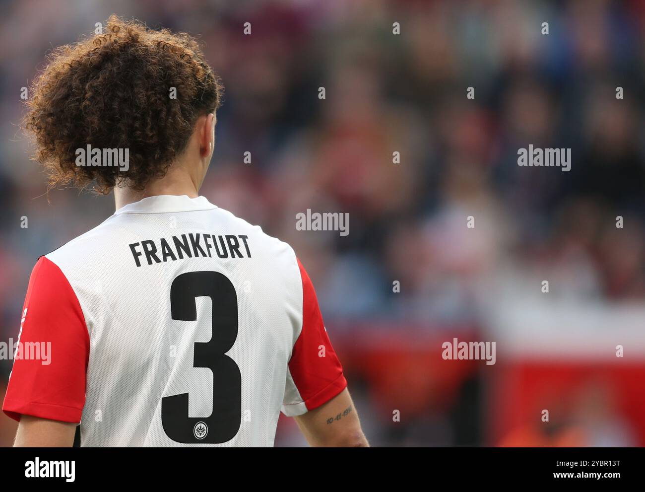 Leverkusen, Germania. 19 ottobre 2024. Arthur Theate di Eintracht Frankfurt visto durante la partita di Bundesliga tra Leverkusen e Eintracht Frankfurt al BayArena Stadion. ( Punteggio finale; Bayer 04 Leverkusen 2:1 Eintracht Frankfurt (foto di Osama Faisal/SOPA Images/Sipa USA) crediti: SIPA USA/Alamy Live News Foto Stock