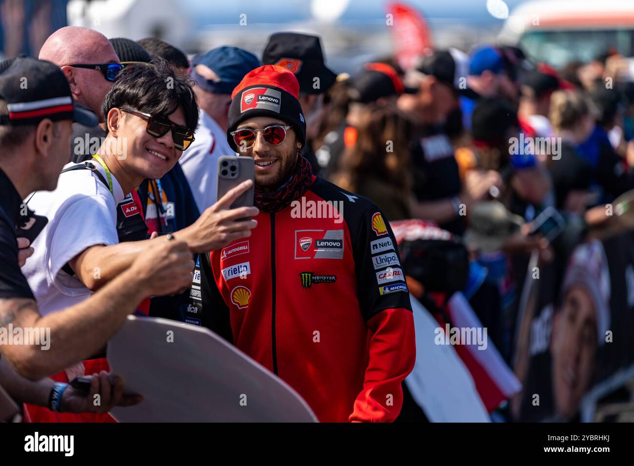 Phillip Island, Victoria, Australia. 20 ottobre 2024. MotoGP Ducati Lenovo Team ENEA BASTIANINI (23) alla Hero Walk di domenica al Qatar Airways Australian Motorcycle Grand Prix 2024. (Credit Image: © James Forrester/ZUMA Press Wire) SOLO PER USO EDITORIALE! Non per USO commerciale! Foto Stock