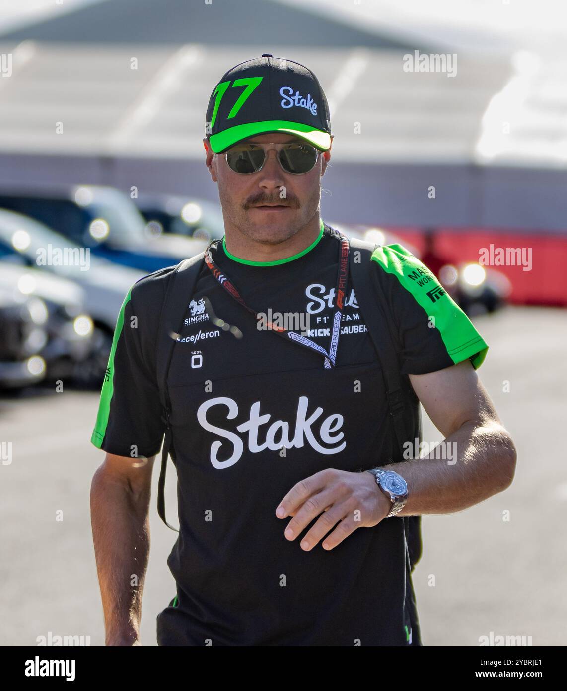 Austin, Texas - 19 ottobre 2024: Valtteri Bottas, pilota della #77 Stake Kick Sauber F1, gareggia nel Gran Premio degli Stati Uniti di Formula 1 Pirelli sul circuito delle Americhe di Austin, Texas. Crediti: Nick Paruch / Alamy Live News Foto Stock