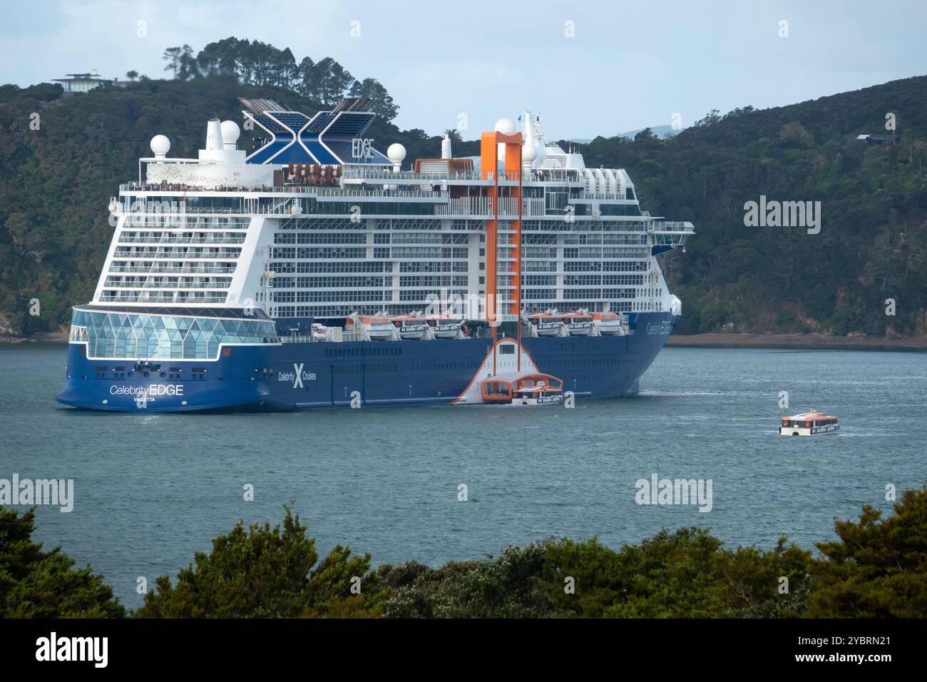 Celebrity Edge, nave da crociera ancorata a Paihia, Bay of Islands, nuova Zelanda Foto Stock