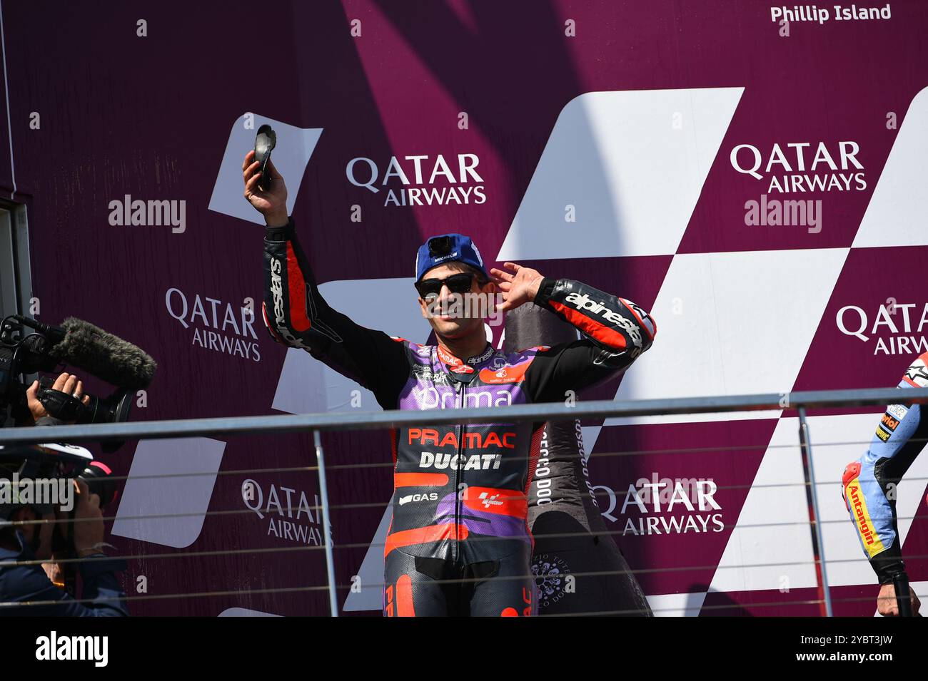 MELBOURNE, AUSTRALIA. 20 ottobre 2024. Nella foto: Jorge Martín, il 89° della Spagna, in sella alla prima Pramac Racing durante le celebrazioni del podio MotoGP al Qatar Airways Australian Motorcycle Grand Prix 2024 tenutosi sul circuito di Phillip Island. Crediti: Karl Phillipson/Alamy Live News Foto Stock