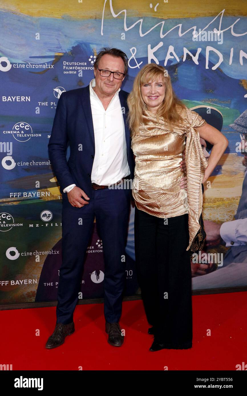 Nanna Kuckuck e MAN Dirk Ullmann alla prima di Berlino di MUeNTER & KANDINSKY allo Zoo Palast di Berlino il 18 ottobre 2024 Foto Stock