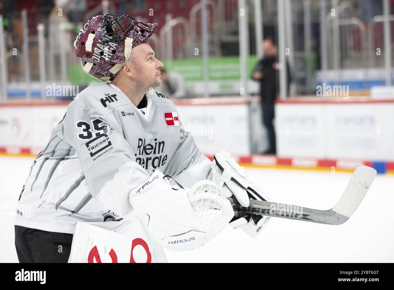 PSD Bank Dome, Duesseldorf, Renania settentrionale-Vestfalia, Julius Hudacek (Koelner Haie, #35), PENNY DEL, Duesseldorfer EG-Koelner Haie il 18/10/2024 presso il Foto Stock