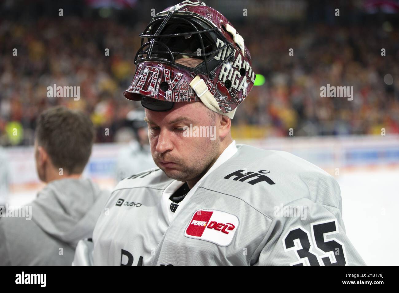 PSD Bank Dome, Duesseldorf, Renania settentrionale-Vestfalia, Julius Hudacek (Koelner Haie, #35), PENNY DEL, Duesseldorfer EG-Koelner Haie il 18/10/2024 presso il Foto Stock