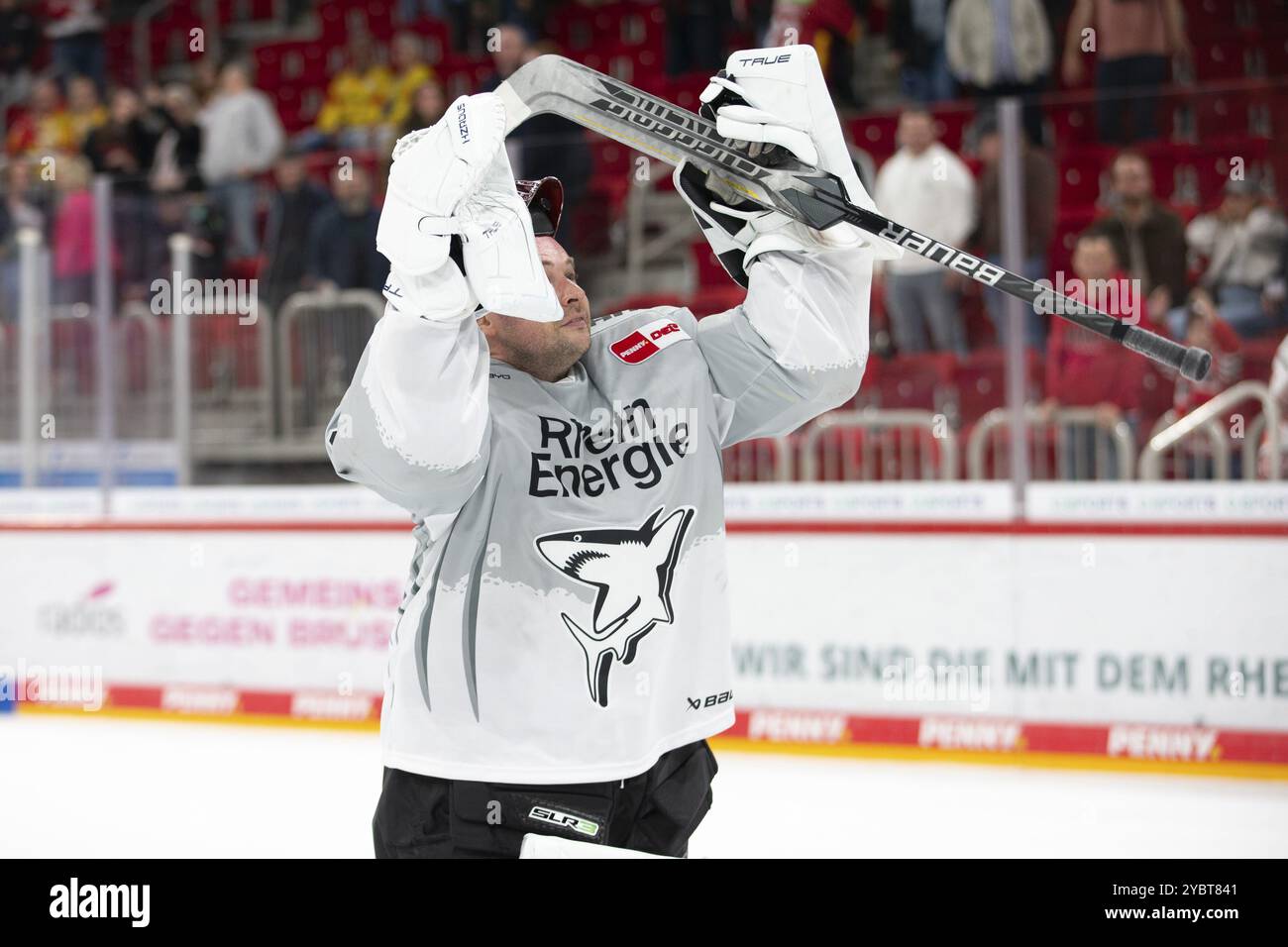 PSD Bank Dome, Duesseldorf, Renania settentrionale-Vestfalia, Julius Hudacek (Koelner Haie, #35), PENNY DEL, Duesseldorfer EG-Koelner Haie il 18/10/2024 presso il Foto Stock