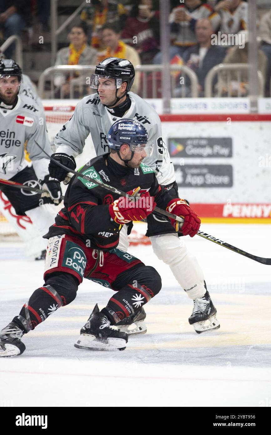 PSD Bank Dome, Duesseldorf, Renania settentrionale-Vestfalia, Maximilian Kammerer (Koelner Haie, #9), Justin Richards (Duesseldorfer EG, #14), PENNY DEL, Duesse Foto Stock