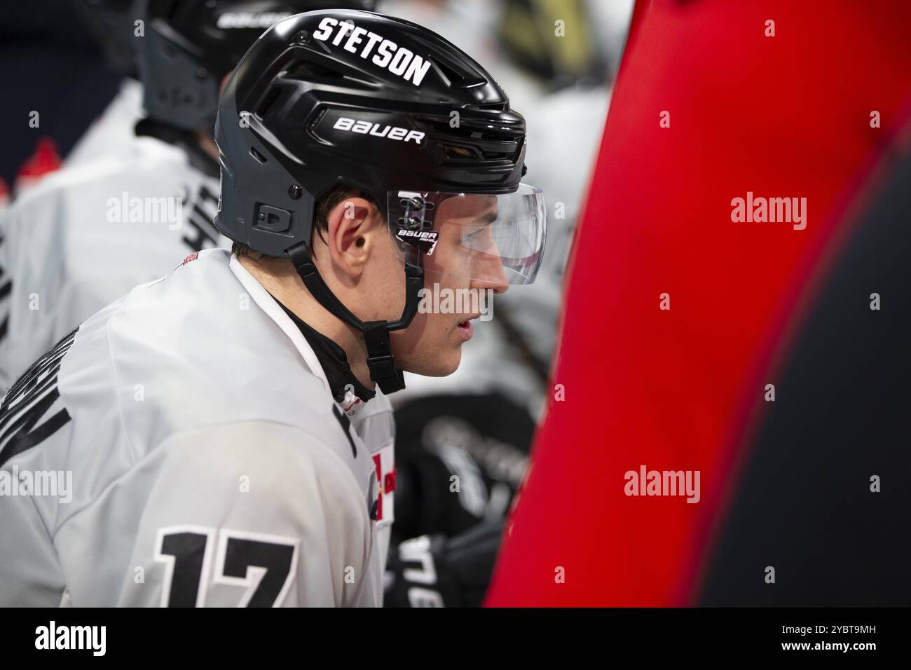 PSD Bank Dome, Duesseldorf, Renania settentrionale-Vestfalia, Jan-Luca Sennehnn (Koelner Haie, #17), PENNY DEL, Duesseldorfer EG-Koelner Haie su 18.10.2024 a t Foto Stock