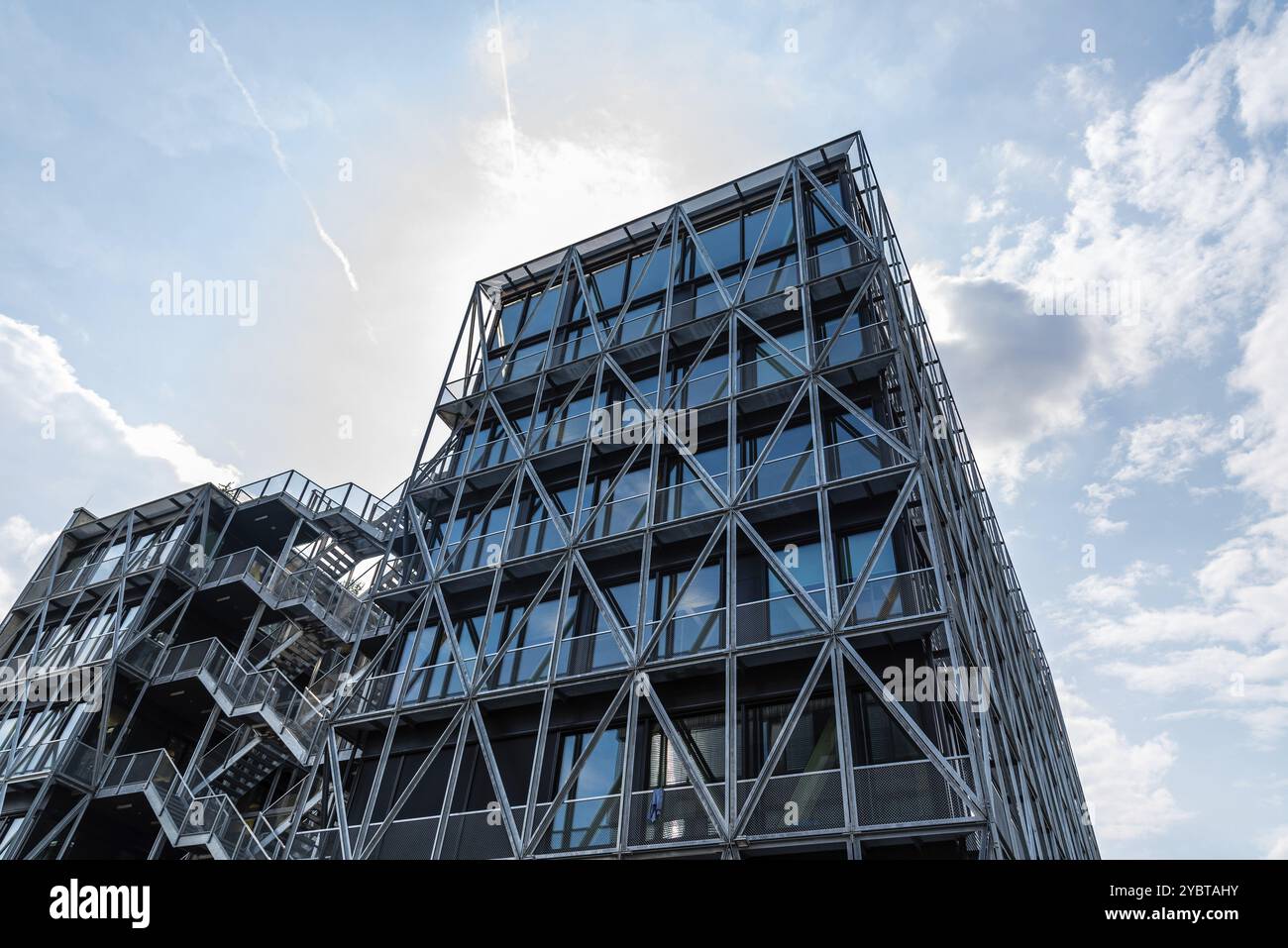 Berlino, Germania, 29 luglio 2019: Edifici residenziali moderni a Berlin Mitte, Europa Foto Stock