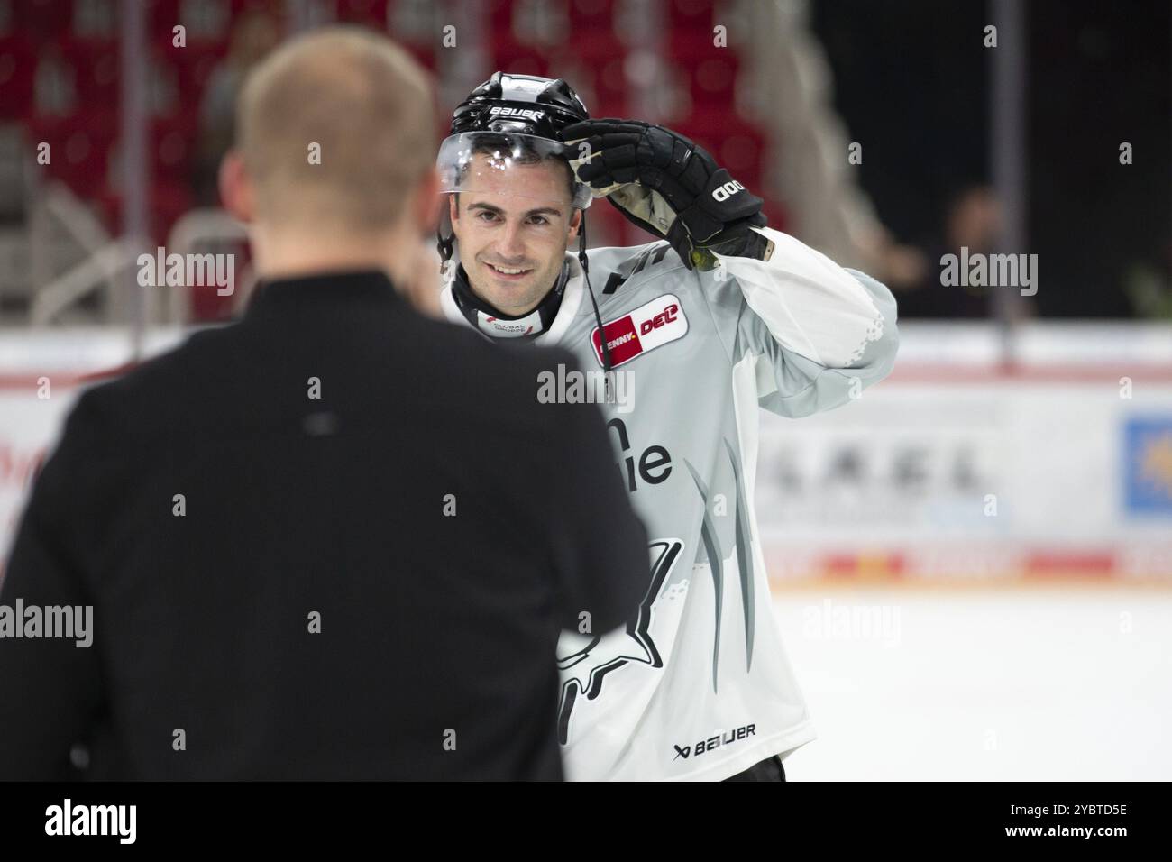 PSD Bank Dome, Duesseldorf, Renania settentrionale-Vestfalia, Maximilian Kammerer (Koelner Haie, #9), PENNY DEL, Duesseldorfer EG-Koelner Haie il 18/10/2024 AT Foto Stock