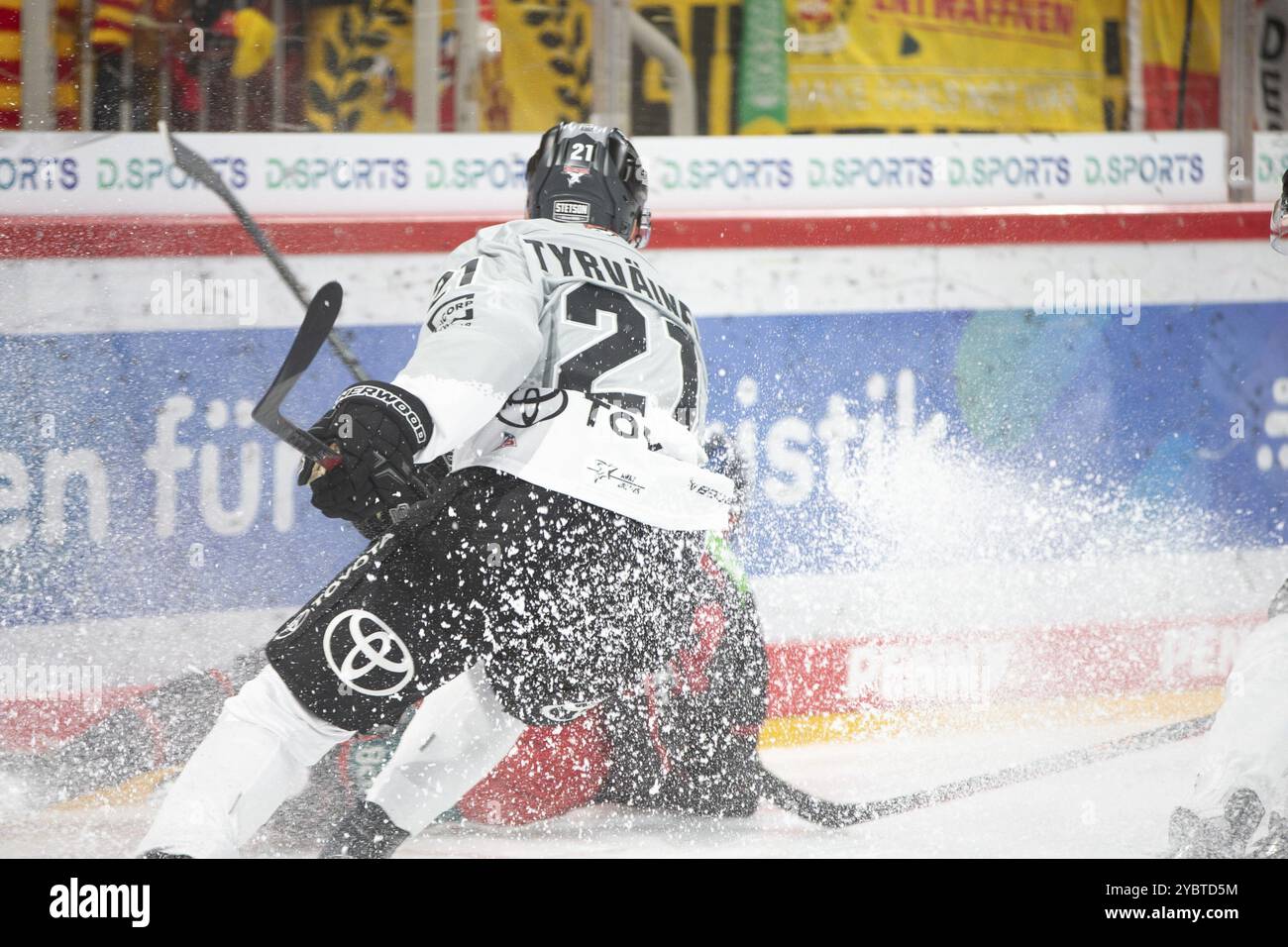 PSD Bank Dome, Duesseldorf, Renania settentrionale-Vestfalia, Juhani Tyrvaeinen (Koelner Haie, #21), PENNY DEL, Duesseldorfer EG-Koelner Haie su 18.10.2024 a t Foto Stock