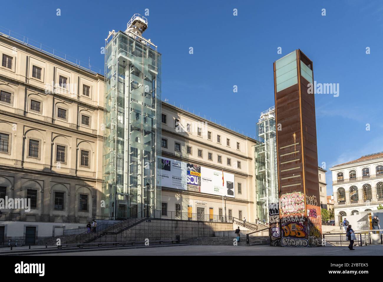 Madrid, Spagna, 8 maggio 2021: Museo Reina Sofia nel centro di Madrid. È uno dei musei più visitati di Madrid, con una delle collezioni più belle Foto Stock