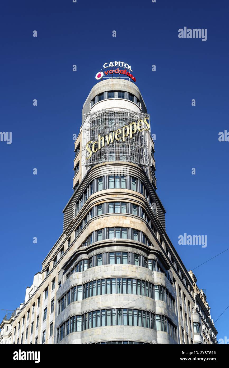 Madrid, Spagna, 3 ottobre 2020: Linea taxi e autobus in Gran via Avenue e Piazza Callao nel centro di Madrid, Europa Foto Stock