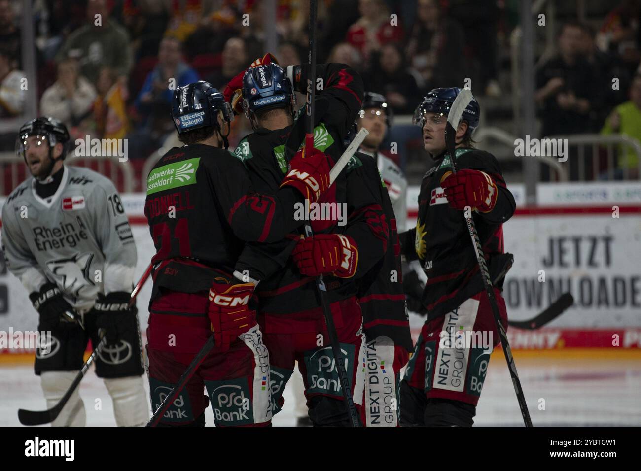 PSD Bank Dome, Duesseldorf, Renania settentrionale-Vestfalia, Brendan o'Donnel (Duesseldorfer EG, #21), PENNY DEL, Duesseldorfer EG-Koelner Haie il 18/10/2024a Foto Stock