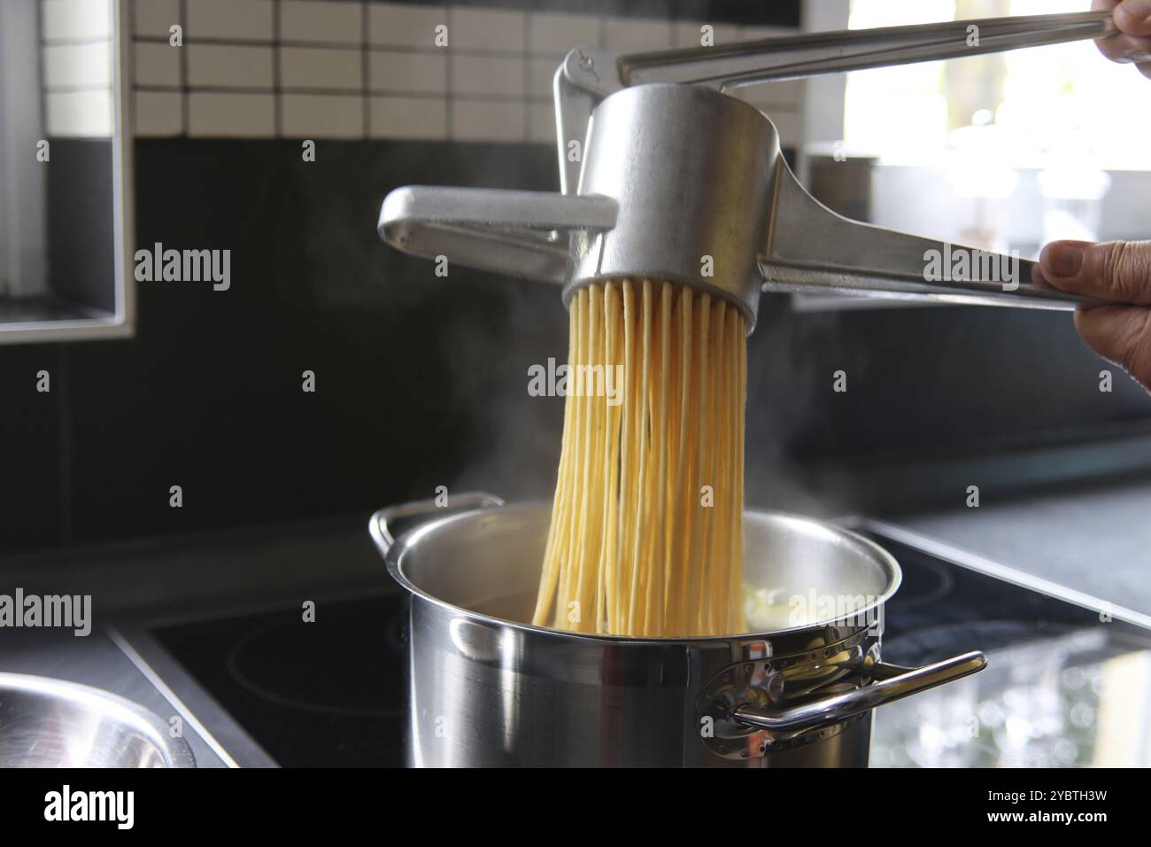 Spaetzle appena spremuto Foto Stock