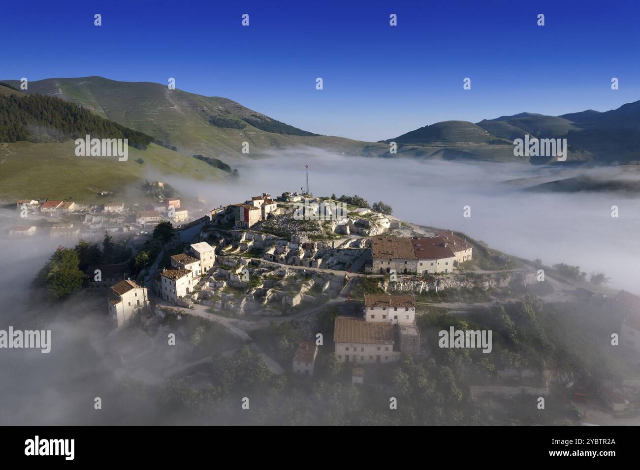 Documentazione fotografica aerea della città di Castelluccio di Norcia Italia devastata dal terremoto Foto Stock