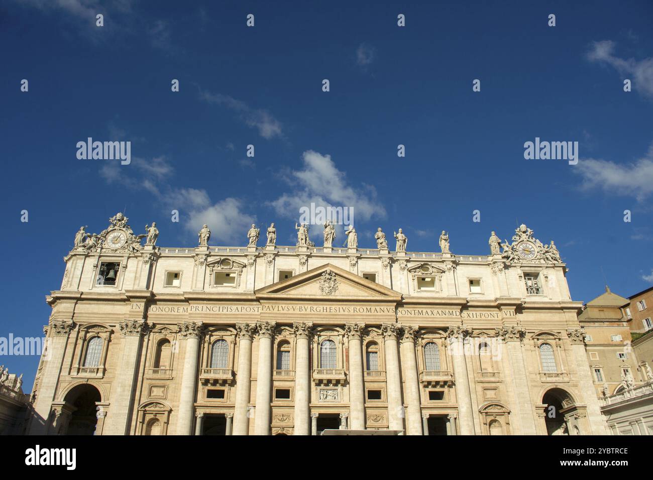 Dettagli della Basilica di San Pietro in Vaticano, di giorno Foto Stock