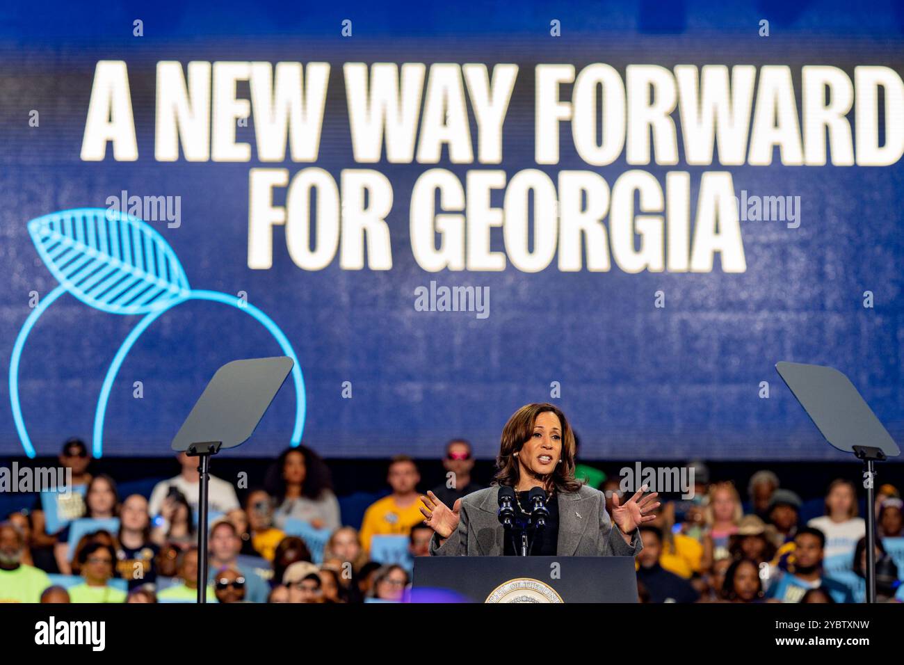 ATLANTA, GEORGIA – 19 ottobre 2019: Il vicepresidente Kamala Harris ha sottolineato l'importanza del voto anticipato. Ha anche parlato dei rischi terribili che un secondo termine Donald Trump pone alle donne di tutto il paese. Harris è stata raggiunta dai membri della famiglia Thurman al suo evento di stasera. Harris ha evidenziato la tragica morte di Amber Nicole Thurman che non è stata in grado di ottenere le cure di cui aveva bisogno. Crediti: Phil Mistry/Alamy Live News Foto Stock