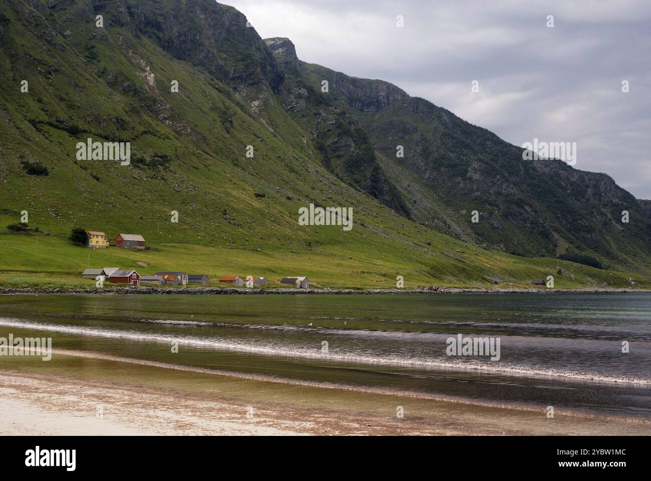 Spiaggia di Refviksanden sull'isola di Vagsoy vicino Maloy Foto Stock