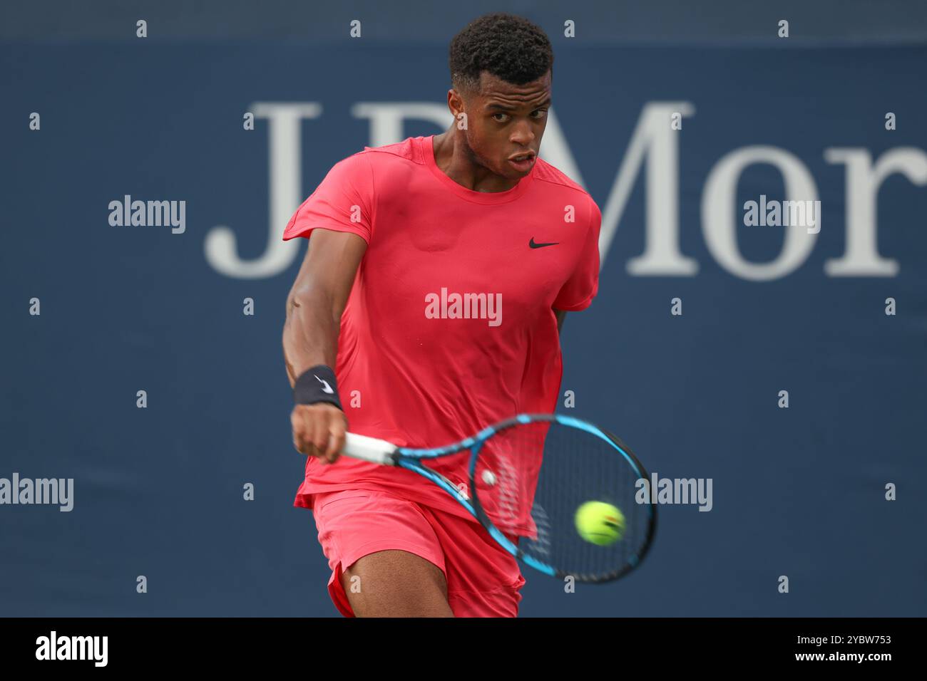 Il tennista Giovanni Mpetshi Perricard francese in azione agli US Open 2024 Championships, Billie Jean King Tennis Center, Queens, New York, USA. Foto Stock