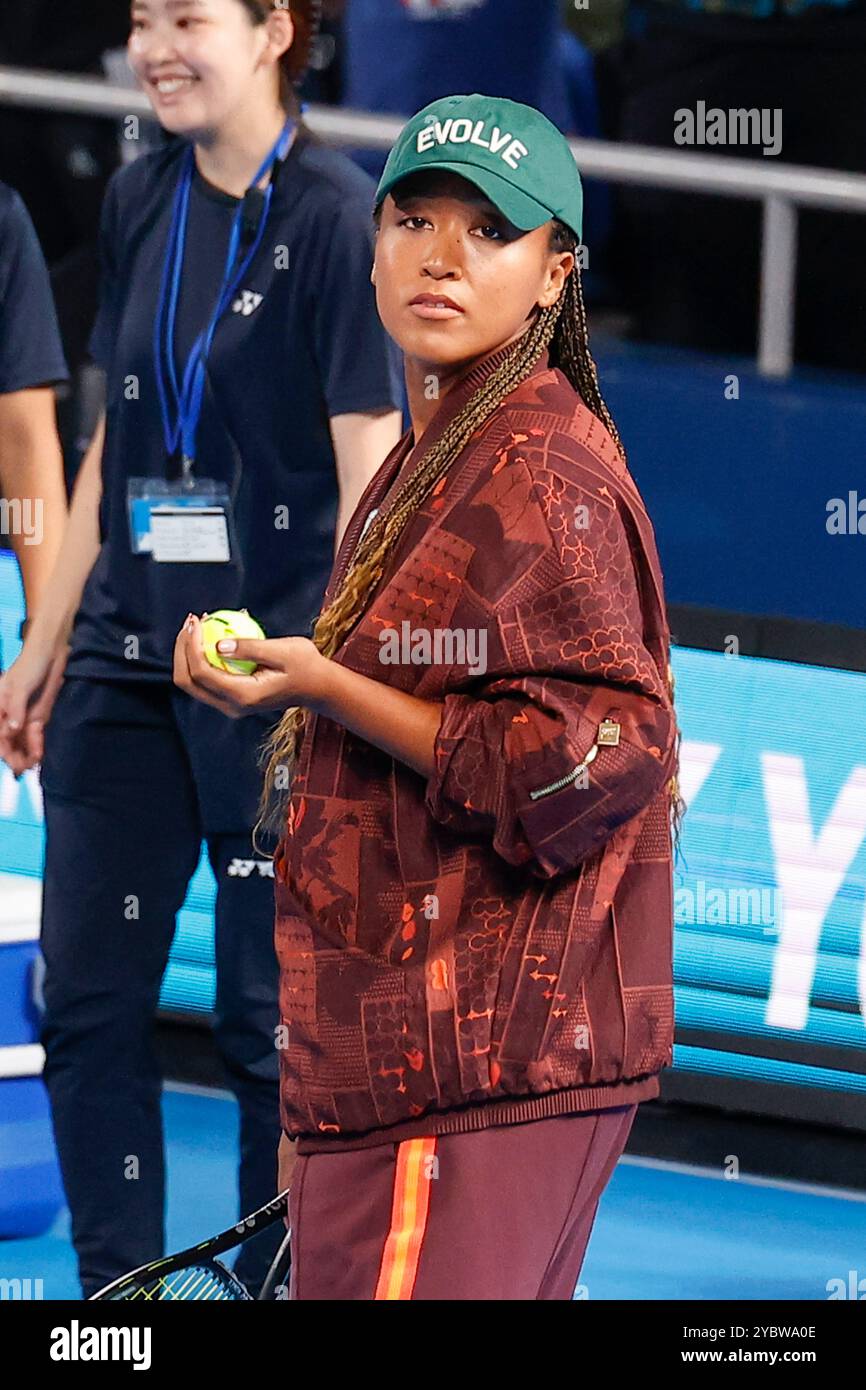 Tokyo, Giappone. 20 ottobre 2024. La tennista professionista giapponese Naomi OSAKA partecipa ad un evento speciale ''Yonex Tennis Festival 2024'' come parte del Toray Pan Pacific Open Tennis Tournament 2024 presso l'Ariake Coliseum. Il torneo si svolge dal 21 al 27 ottobre. (Credit Image: © Rodrigo Reyes Marin/ZUMA Press Wire) SOLO PER USO EDITORIALE! Non per USO commerciale! Crediti: ZUMA Press, Inc./Alamy Live News Foto Stock