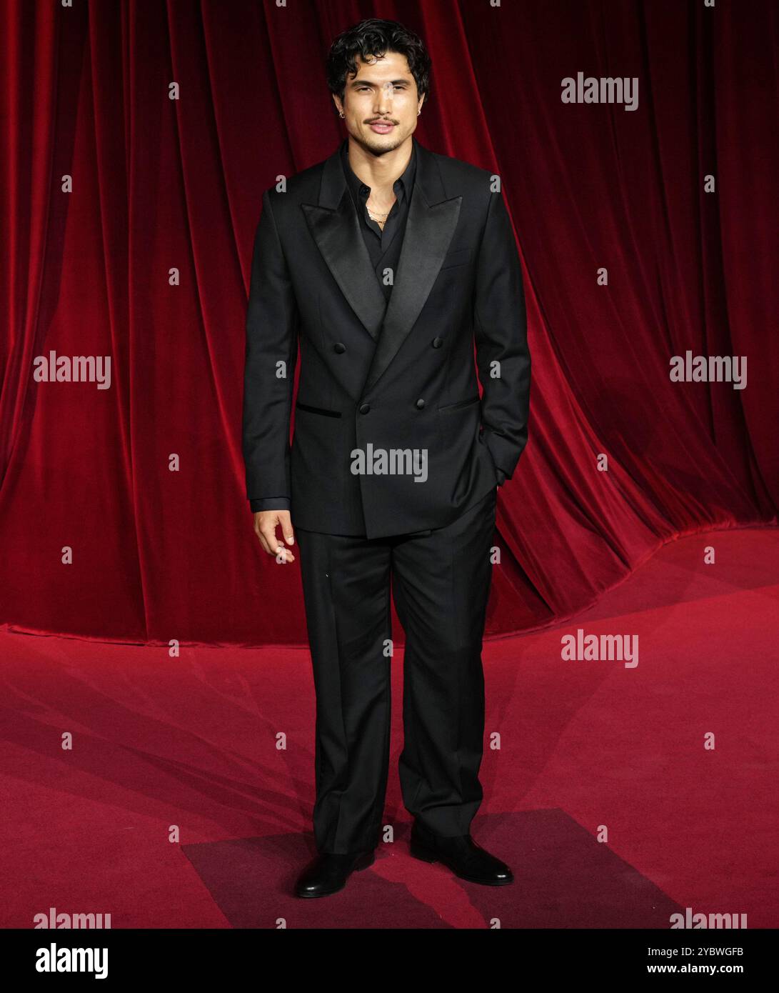 Charles Melton arriva al 4 ° Annual Academy Museum Gala tenutosi presso l'Academy Museum of Motion Pictures di Los Angeles, CALIFORNIA, sabato 19 ottobre 2024. (Foto di Sthanlee B. Mirador/Sipa USA) Foto Stock