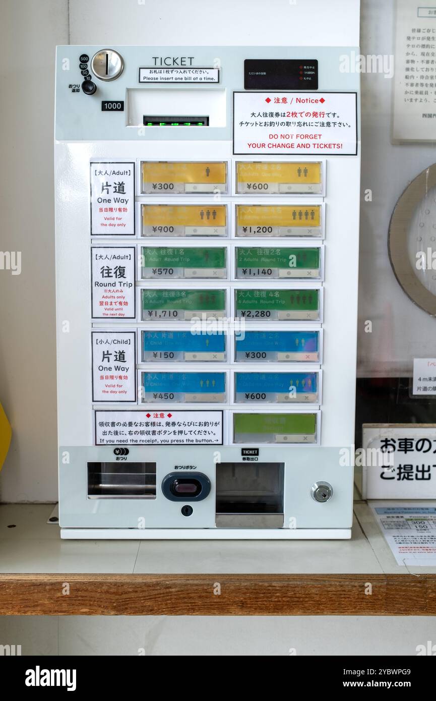 Biglietteria automatica per il passeggero Ferr all'Isola di Naoshima in Giappone Foto Stock