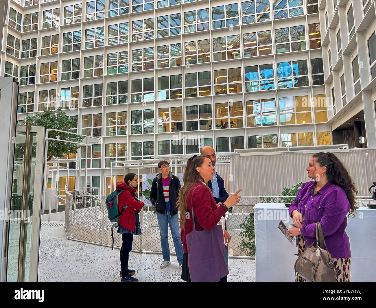 Issy-les-Moulineaux, Francia, ParisSanté Campus, edificio della società di avviamento medico, ONG AIDS Organization, 40th Anniversary, Colloque, persone Foto Stock