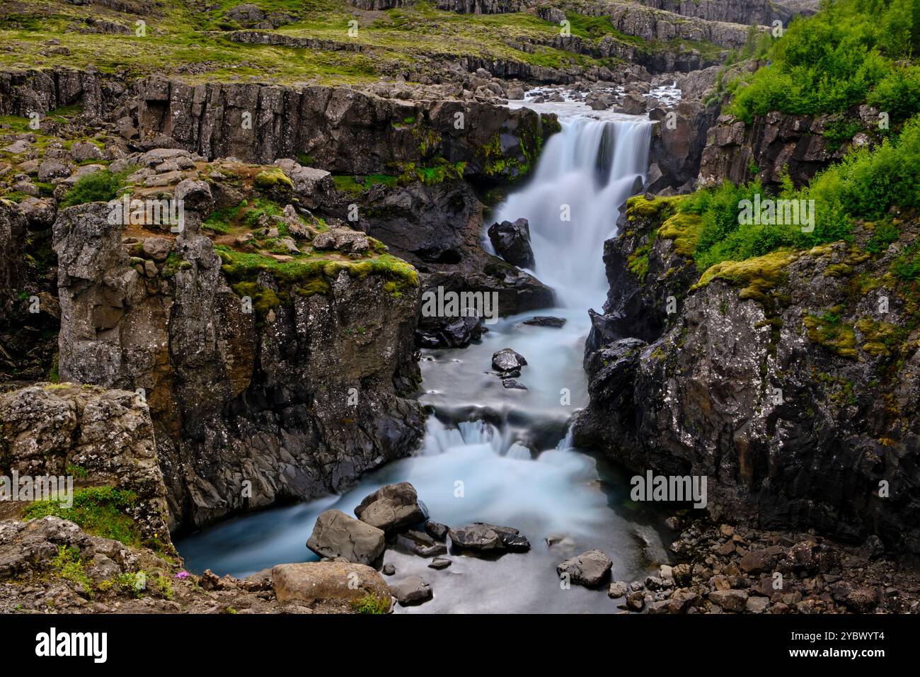 Islanda, Sudurland, Lakagigar, piccola cascata nella regione del cratere Laki Foto Stock
