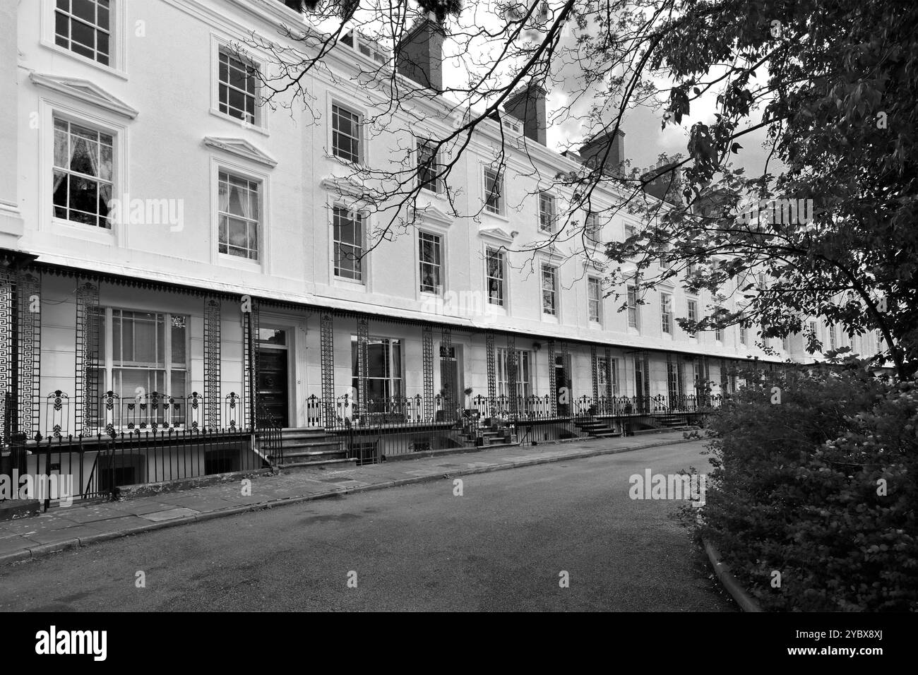 Architettura neoclassica vittoriana a Landsdowne Crescent, Leamington Spa Town, Warwickshire County, Inghilterra, Regno Unito Foto Stock