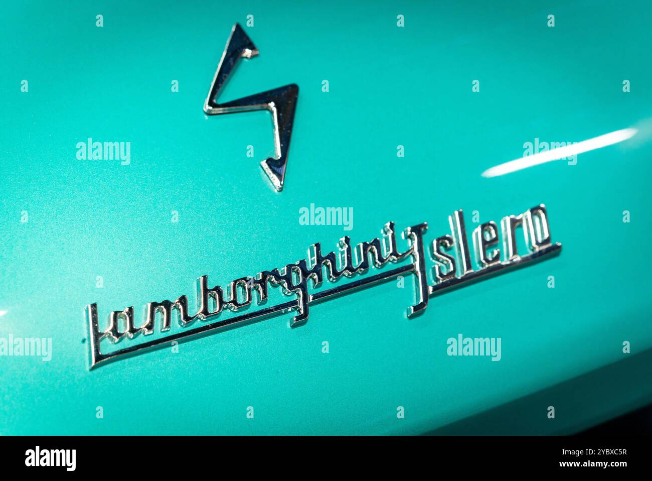 salisburgo, austria, 19 ottobre 2024, esposizione classica, mostra di auto e moto d'epoca, mostra di tempi antichi., lamborghini islero coupé d'epoca *** salisburgo, Österreich, 19 okt 2024, esposizione classica, ausstellung für oldtimer und motorräder, spettacolo di oldtimer , lamborghini islero coupé d'epoca Copyright: XW. Simlingerx Foto Stock