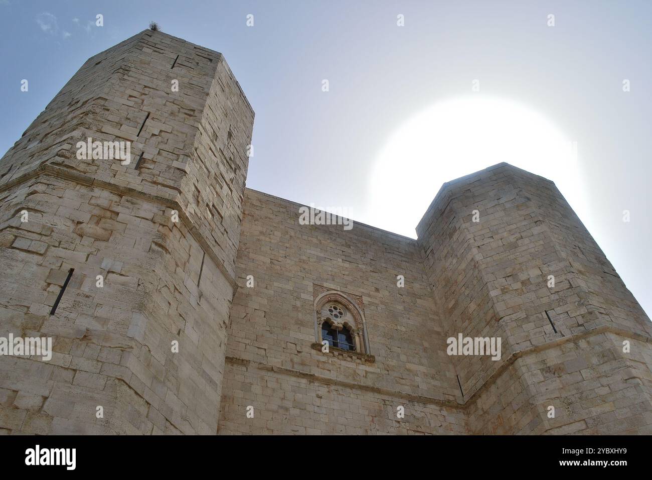 Ecco che arriva il sole, va tutto bene - Castel del Monte, Italia Foto Stock