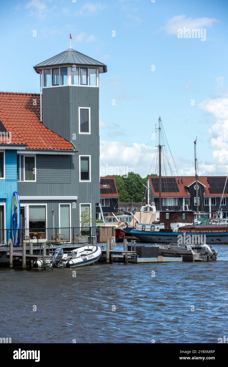 Il Reitdiephaven si trova sul Reitdiep. Le famose case colorate meritano una visita. Il porto si trova sulla circonvallazione di Groningen Foto Stock