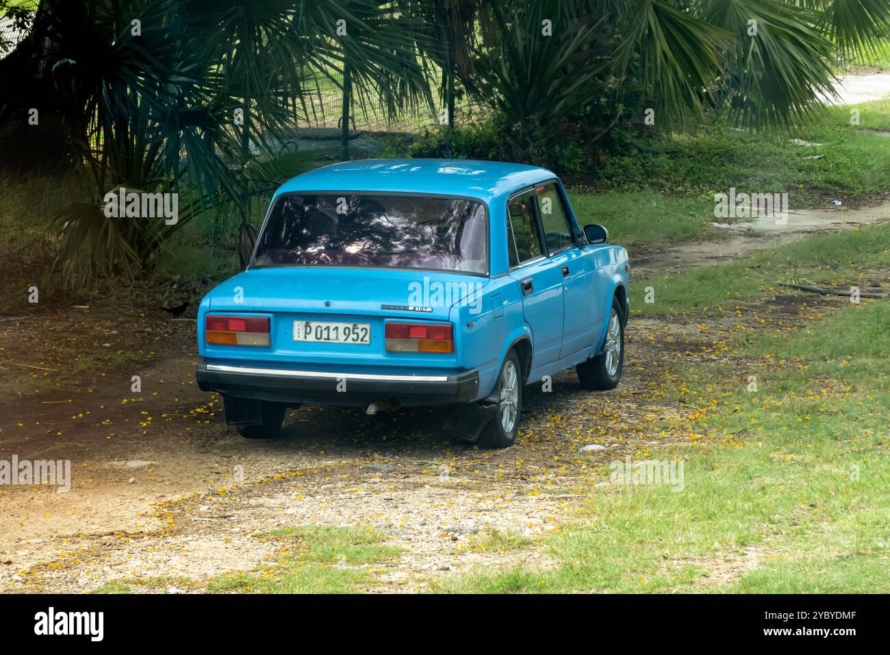 VARADERO, CUBA - 30 AGOSTO 2023: Berlina blu Lada Riva 2107 (VAZ 1600) a Varadero, Cuba Foto Stock