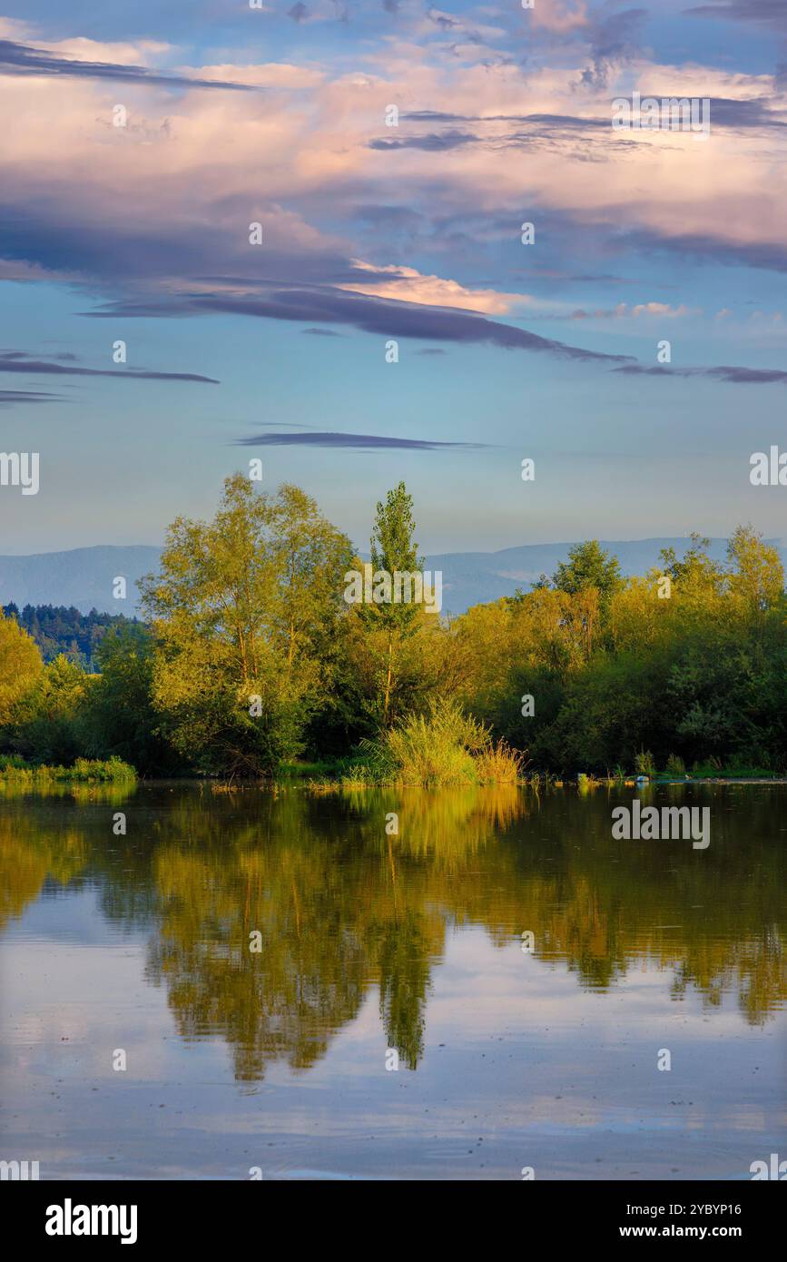 Riflessioni sull'acqua, Divinka, Zilina, Slovacchia Foto Stock