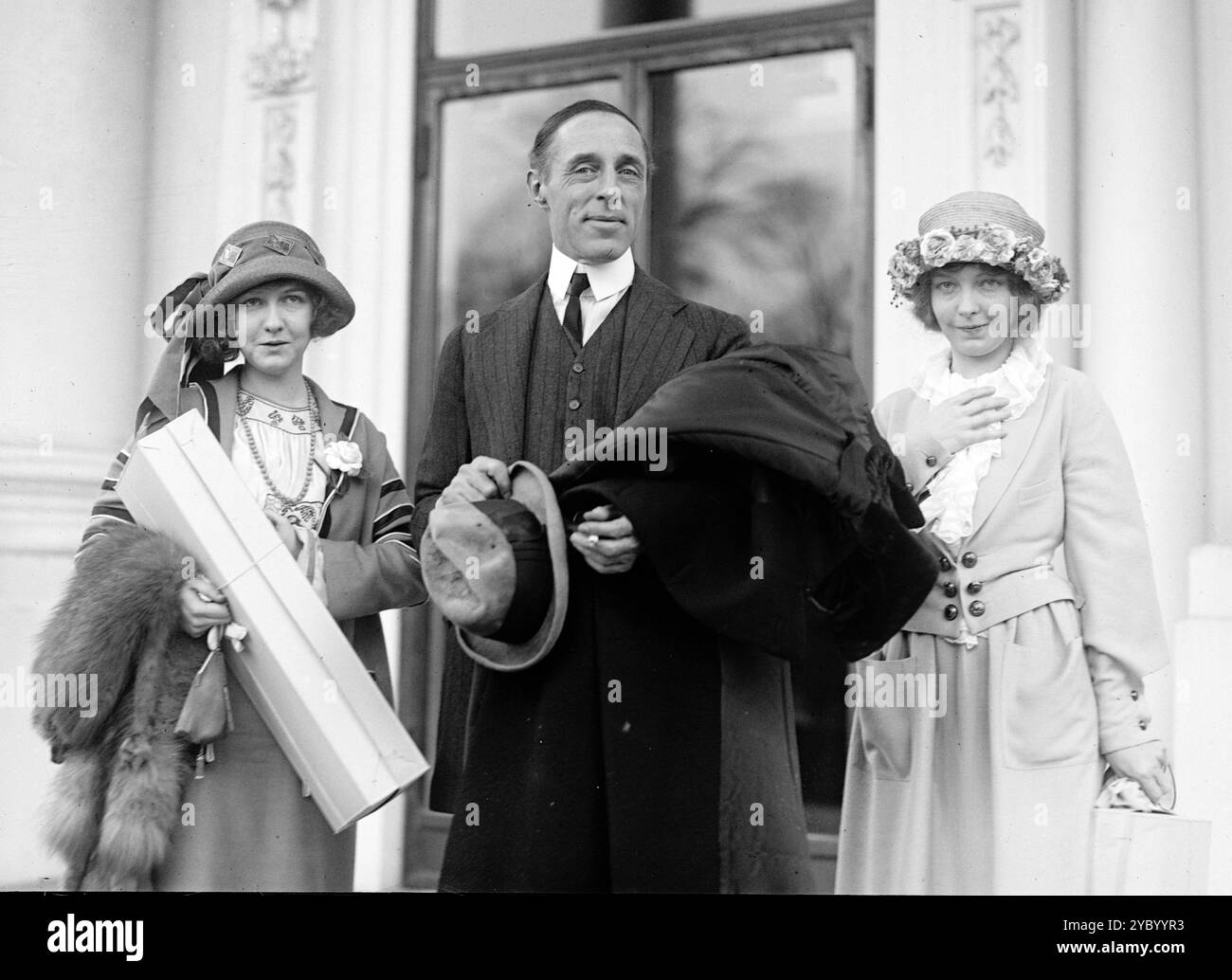 Dorothy e Lillian Gish, attrice americana e D.W. Griffith, David Wark Griffith (1875 - 1948), regista statunitense. Foto Stock