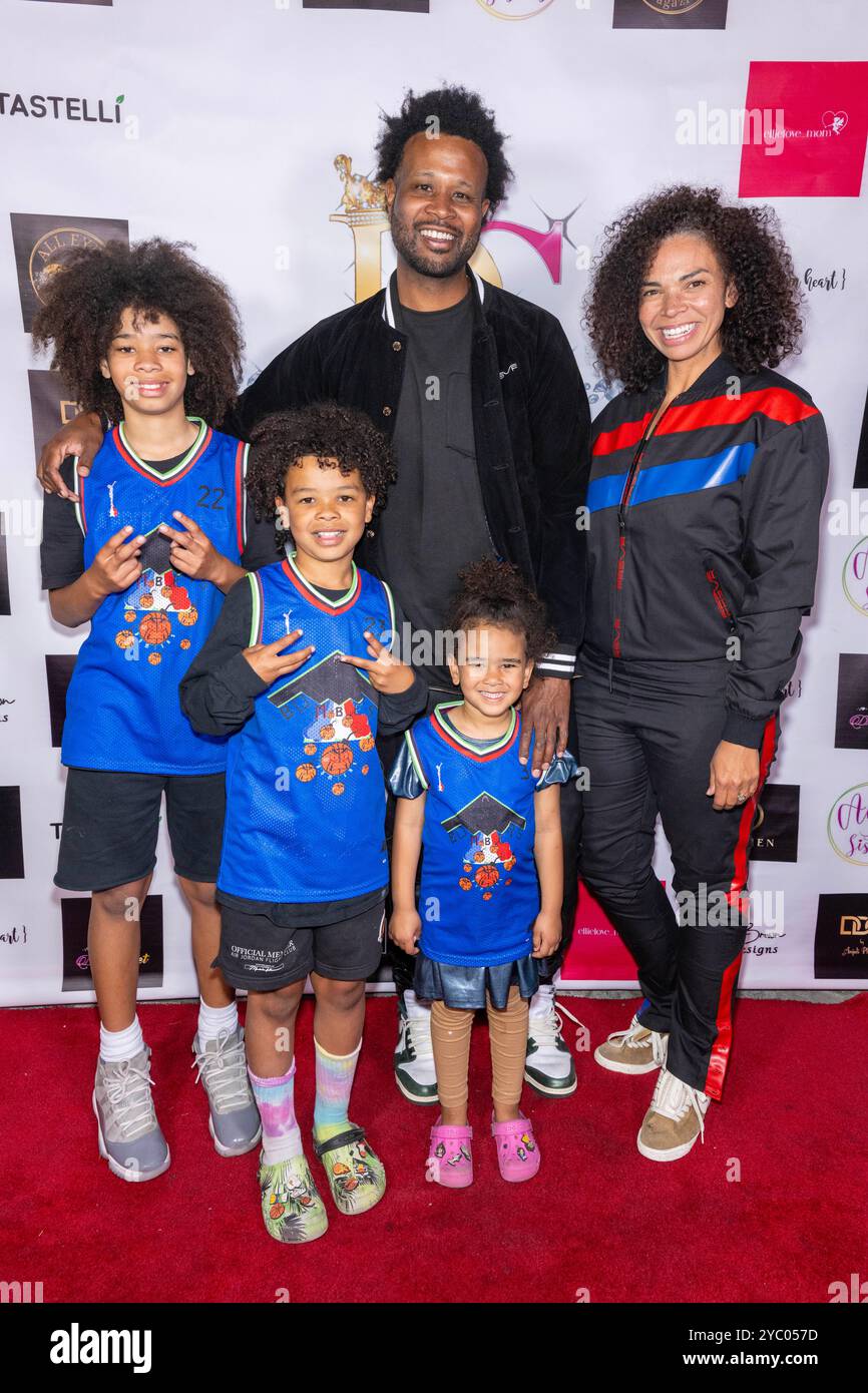 Los Angeles, Stati Uniti. 19 ottobre 2024. I proprietari di PRSVR The Williamsons partecipano al Drisha's Closet Rooftop LAFW Kickoff Party al DoubleTree by Hilton, Los Angeles, CALIFORNIA, 19 ottobre 2024 crediti: Eugene Powers/Alamy Live News Foto Stock Los Angeles, Stati Uniti. 19 ottobre 2024. I proprietari di PRSVR The Williamsons partecipano al Drisha's Closet Rooftop LAFW Kickoff Party al DoubleTree by Hilton, Los Angeles, CALIFORNIA, 19 ottobre 2024 crediti: Eugene Powers/Alamy Live News Foto Stock